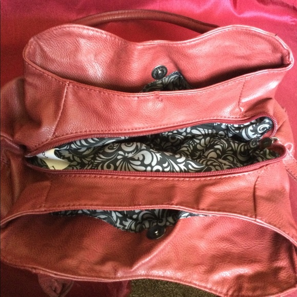 DEC 15 LAST DAY! CLEARANCE: Red Fiorelli Handbag - Picture 6 of 7